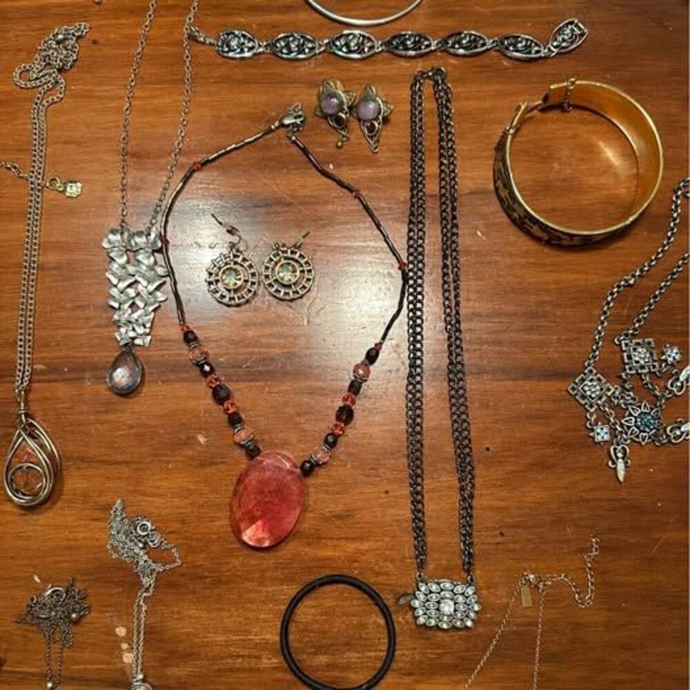 LOT of Jewelry (42 pieces) - Picture 5 of 10